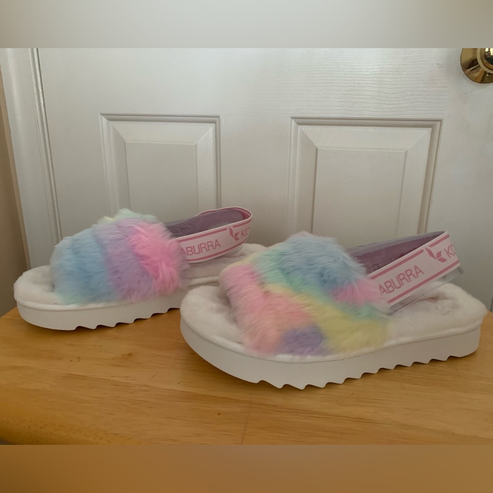 Koolaburra by UGG Rainbow Slippers NWOT